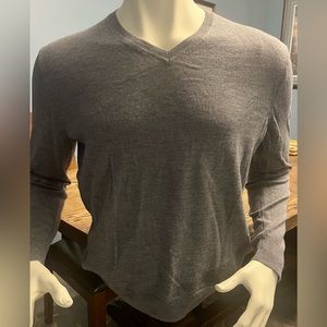 Merino Wool Medium Gray Sweater w/ V Neck in Pristine Condition!!